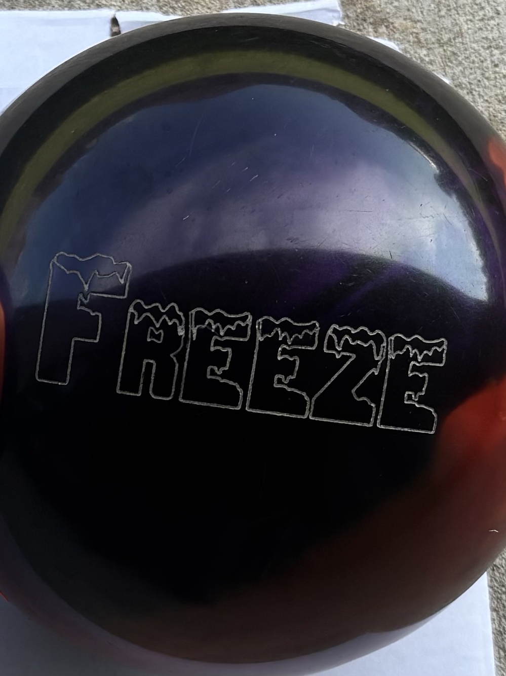 BOWLING BALL U S COLOMBIA 300 Freeze Logo in Iridescent Purple-Blue 13lbs 14oz